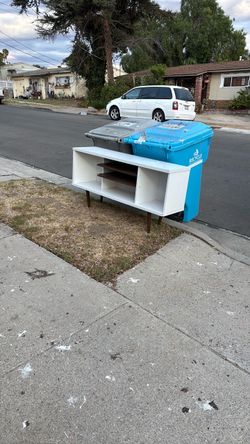 Entertainment center