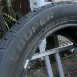 Car Tire 255 50 R19. In Good Conditions 
