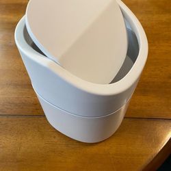 Table Top Trash Bin 