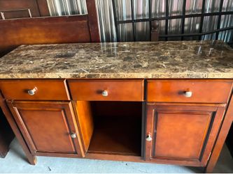 Mueble con curated granite