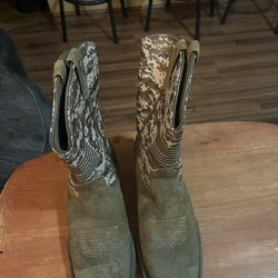Boys Size 4 Ariat Boots