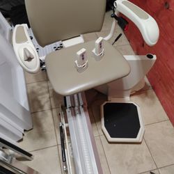 Pinnacle Folding Right Chair Rail