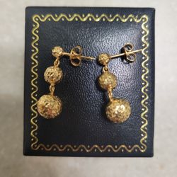 18 K Gold Earrings.  Weight Is 2.6 Grams 