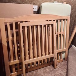 Crib (Delta 5 in One) with Mattress - Easy Assembly! Free Baby Gate