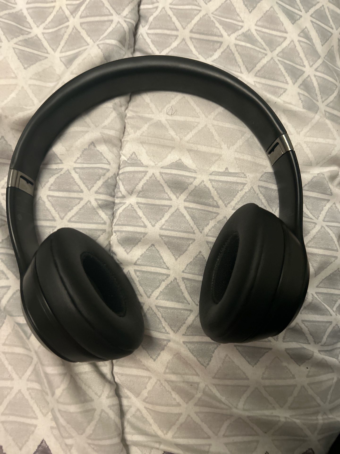 Beats Solo Pro 4 (Cash App Only) Wireless Headphones (COMES WITH CHARGER)