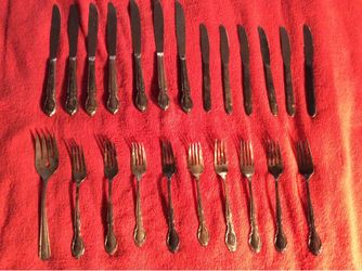 LOT OF 23 WM A ROGERS A1 ONEIDA FLAGSHIP SILVERPLATE FORKS KNIVES