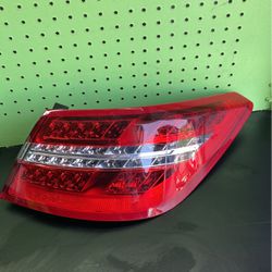 10-13 OEM Mercedes W207 E350 Rear Right Passenger Outer Tail Light Lamp Coupe