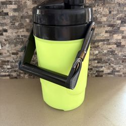 Igloo 1/2 Gallon Plastic Sports Beverage / Water Jug with Hooks  