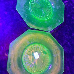 Uranium glass plates