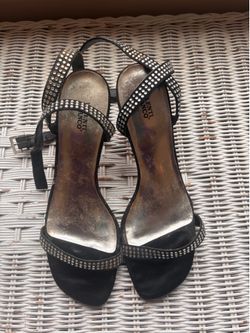 Diamond strap shoes