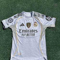 Real Madrid 2025/26 Kylian Mbappé Home Player Jersey 