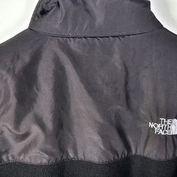 The North Face Women's Medium Black Long Sleeved Jacket