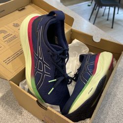 Women’s size 9, Brooks Ghost, near new, no insole