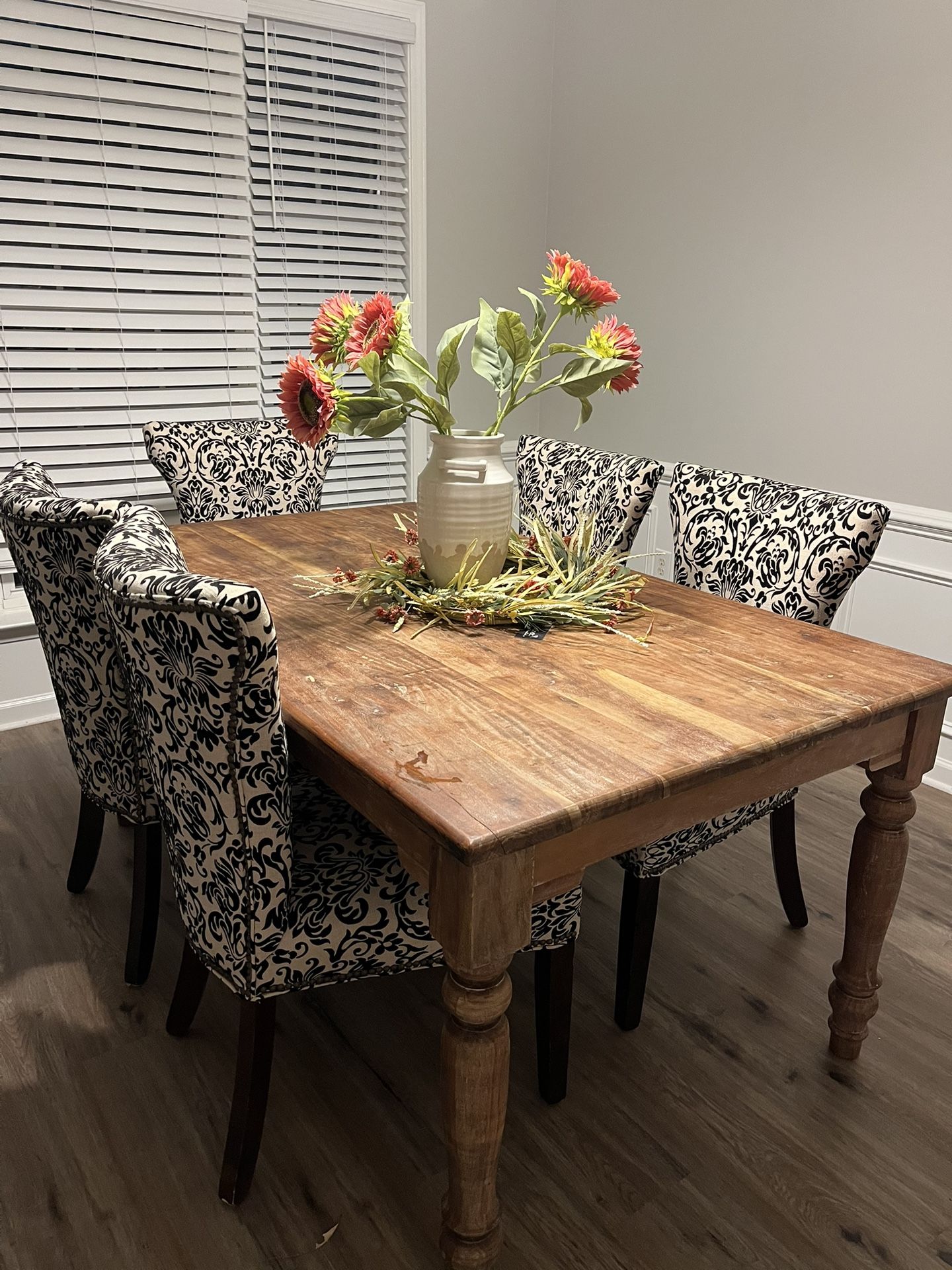 Dining Table With 6 Chairs 