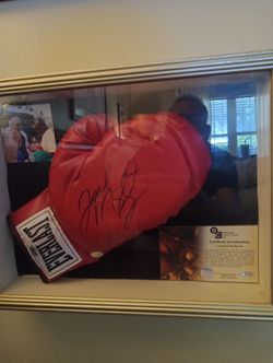 Floyd Mayweather Signed Boxing Glove With Certificate Of Authenticity And Picture Of Private Siding Only Four Signed