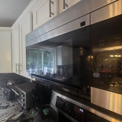LG Microwave Oven with Exhaust Fan