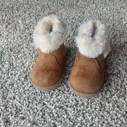 Tan / Brown Baby Boots With Fur / Crib Shoes Size 2
