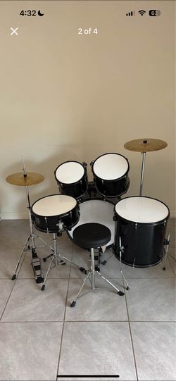 Full drumset/drumkit