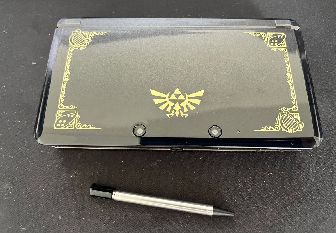 Nintendo 3DS Legend of Zelda 25th Anniversary Limited Edition Console