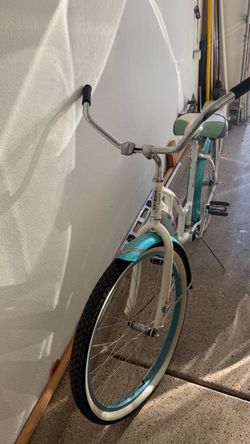 Schwinn Women's Beach Cruiser Bicycle