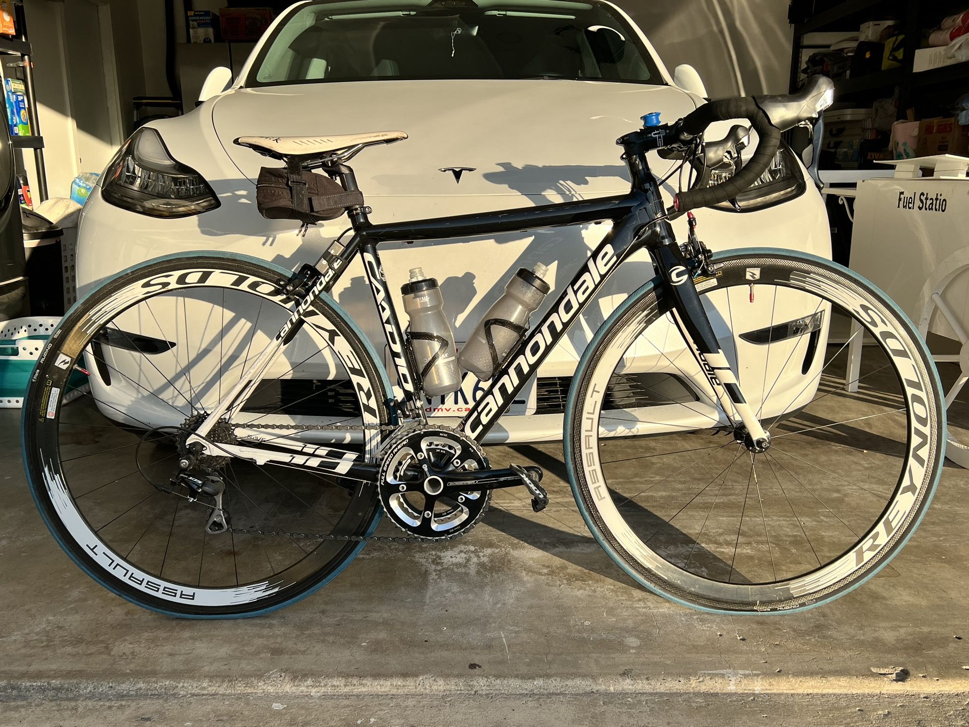 Cannondale CAAD10 48cm and Specialized Evade 2 Helmet