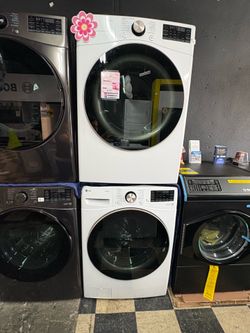 LG Washer and Dryer Set in White 💙
