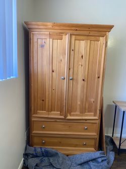 Armoire. Solid wood.