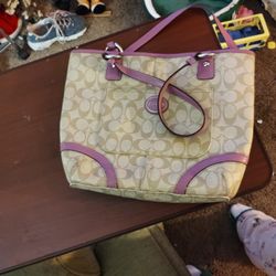 Coach Purse     (SERIOUS INQUIRIES!!!!)