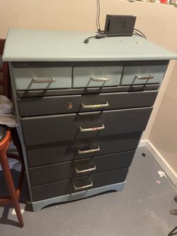 Dresser/ Mueble