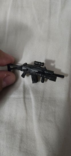 G.i.joe The Rise Of Cobra pit commando trooper assault rifle with flashlight atach with it.