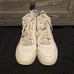 Woman’s Pink Reebok Sneakers 