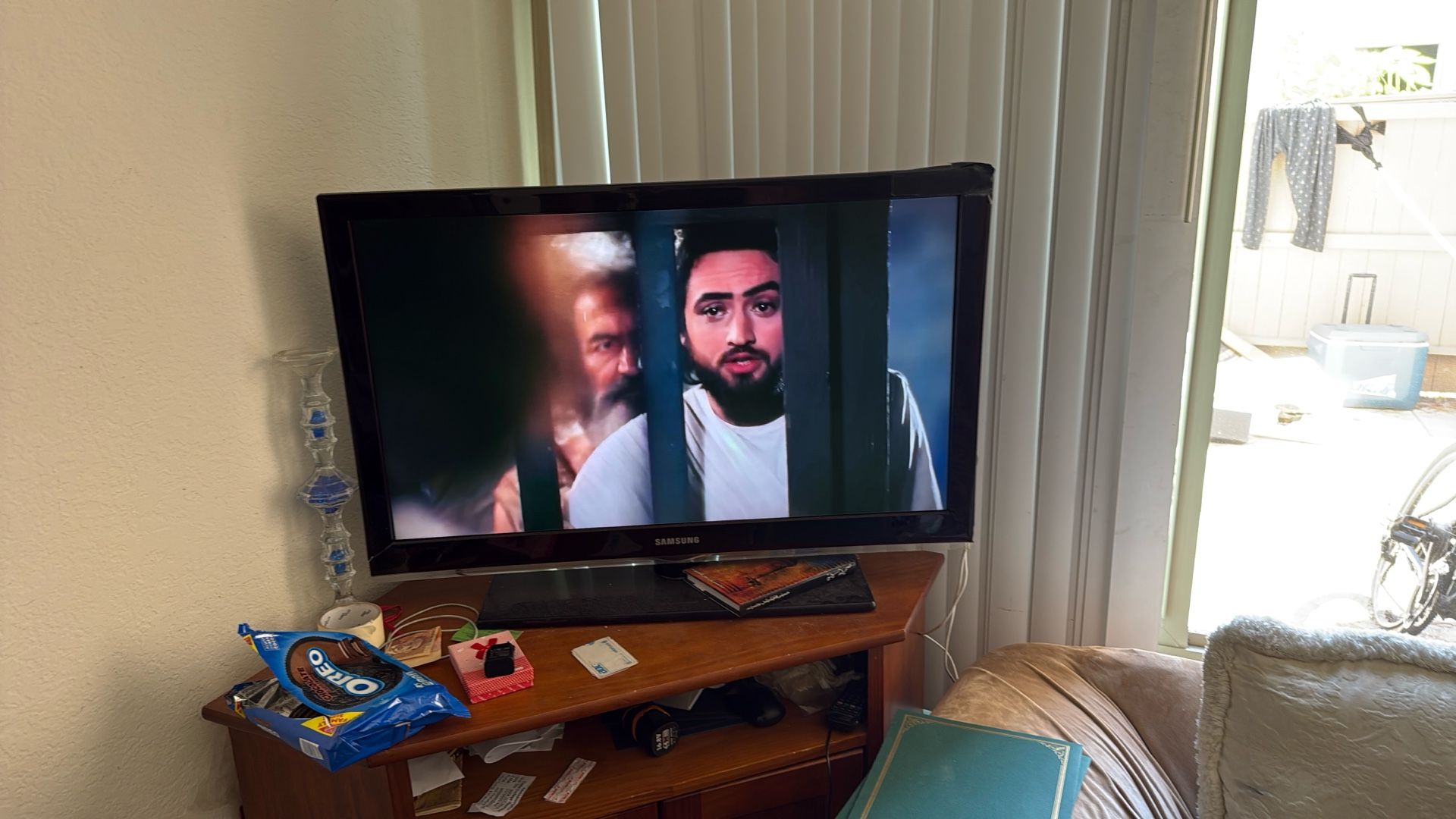 Samsung 40 inch TV with stand