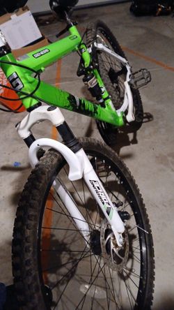 Genesis V2100 Mountain Bike