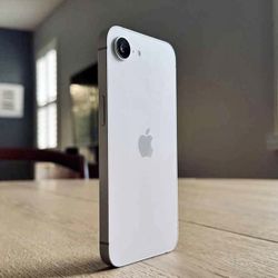 Apple iPhone 16e Unlocked 