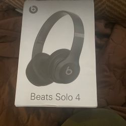 Headphones Beats Solo 4