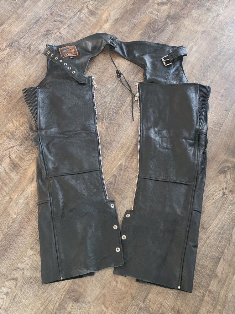 Women's Leather Champs From Eagle Leather, Size Medium, Wore Once- Excellent Condition, 3M Tinsulate Insulation 