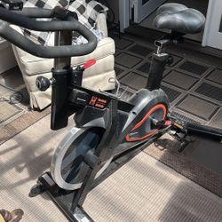 Women’s Health Men’s Health - Indoor Cycling Exercise Bike - Stationary Bike with Bluetooth Smart Connect - Stationary Exercise Bikes for Home Gym Des