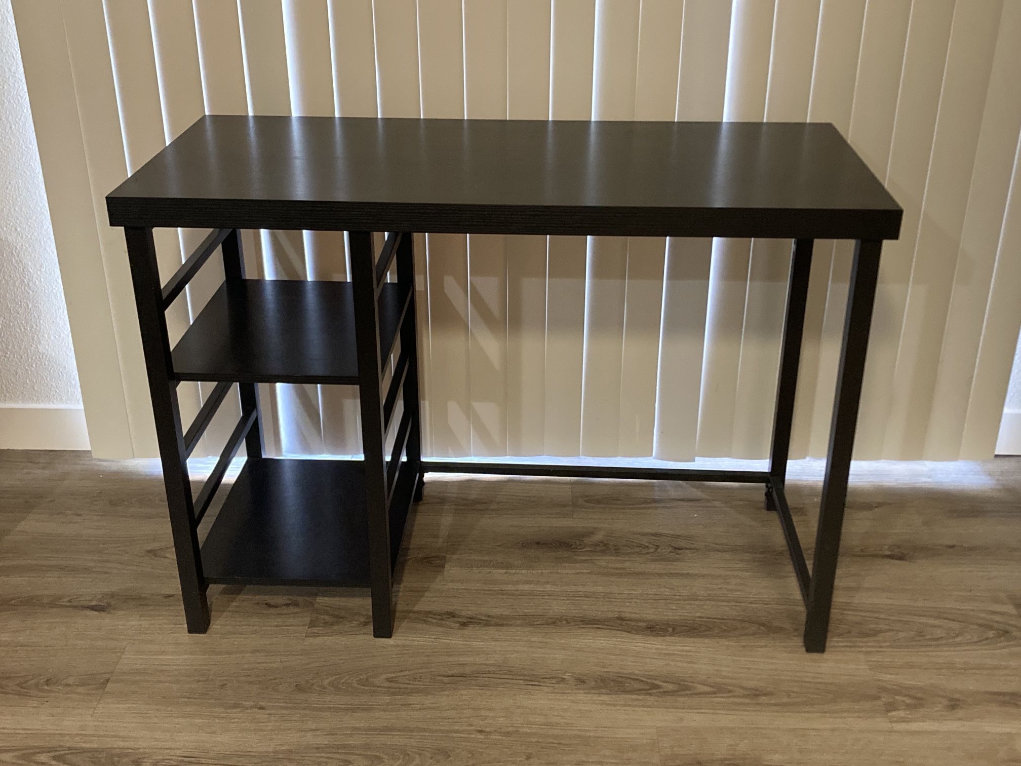 Black Desk