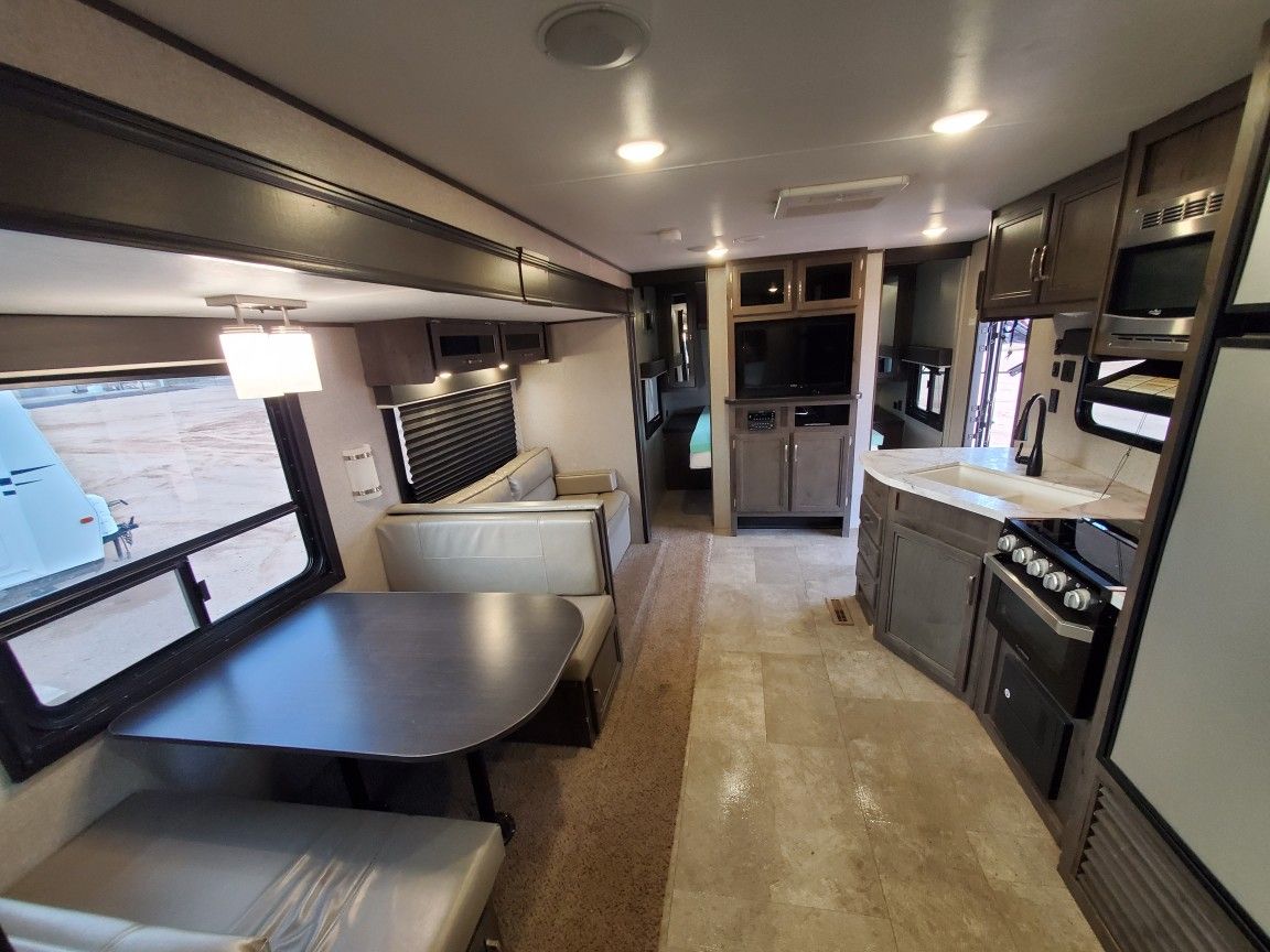 2020 Jayco 28 Foot Bunkhouse Sleeps 10 Lightweight Rocky Mountain