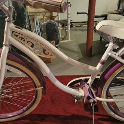 Woman's Huffy Beach Cruiser
