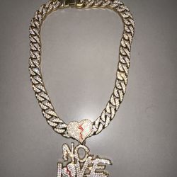 Gold Cuban Link Chain With Pendant