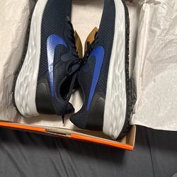 Nike Revolution 6