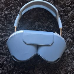 light blue airpod pro max 