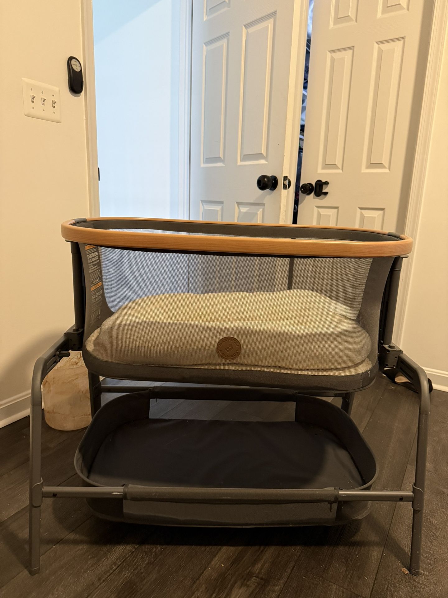 Maxi Cosi Bassinet with Snuggle Me Insert 