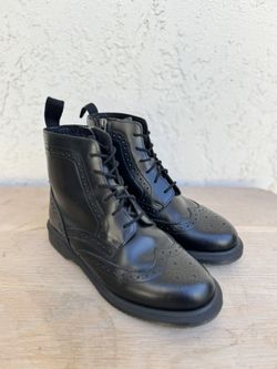Size 6 Women’s Dr Martens