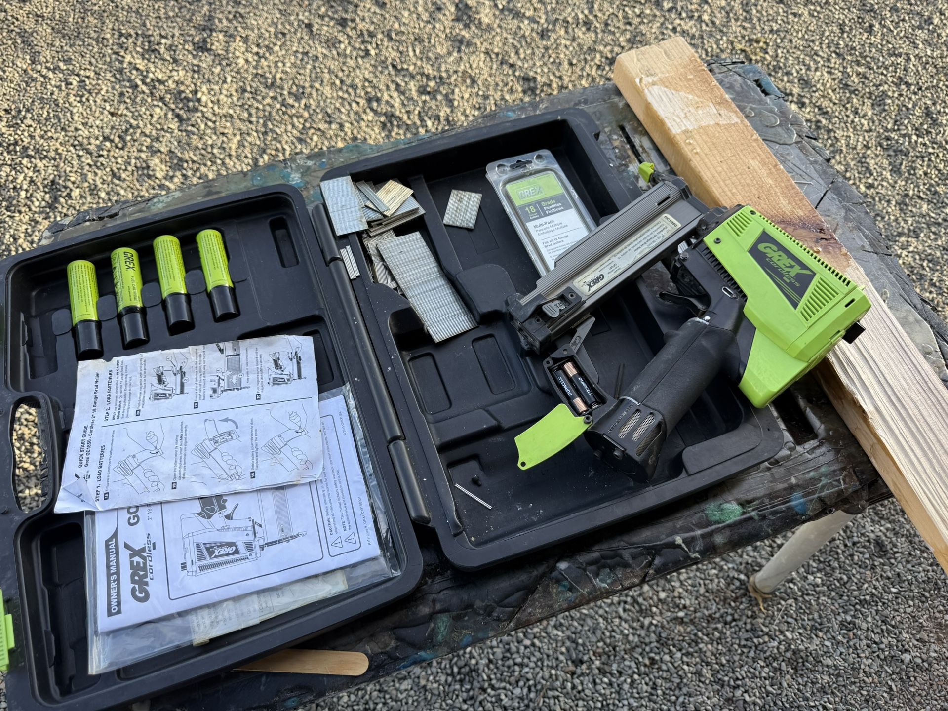 Brad Nailer 18 gauge, batteries, and fuel, lightweight