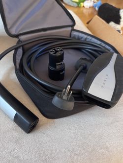 Tesla Mobile connector / charger with carrying case