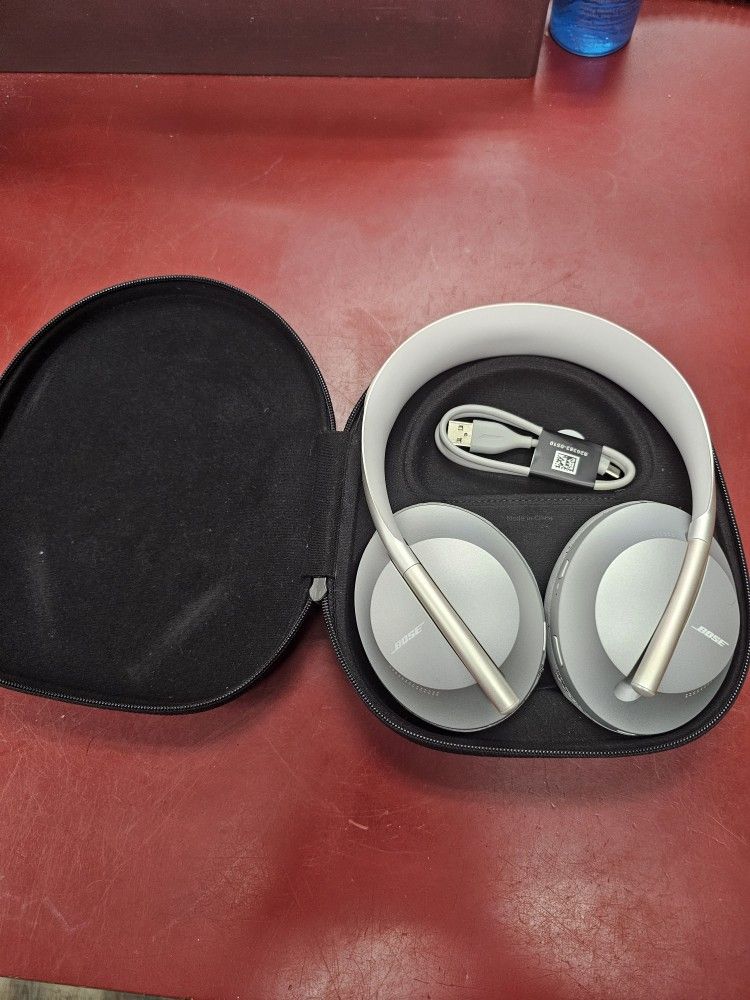 96091 Bose 700 Over The Ear Bluetooth Noise Canceling Headphone 589158