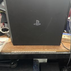 PS4 Comes With 1 Controller 