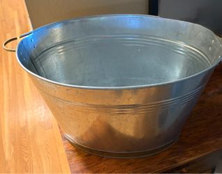 Galvanized Steel Oval Beverage Tub. Read description 1st